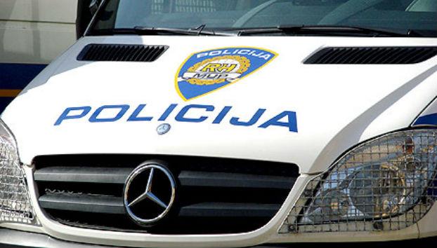 Sudar dva automobila u Donjem polju, 32-godišnjak iz Boraje prebačen u Split