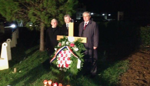 FOTO: Načelnik Stipe Petrina uklonio križ postavljen na HSS-ovoj komemoraciji žrtvama orjunaškog zločina