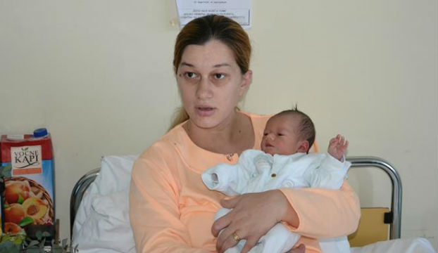 FOTO: Vita Budanko prva je beba u 2014. godini u kninskom rodilištu