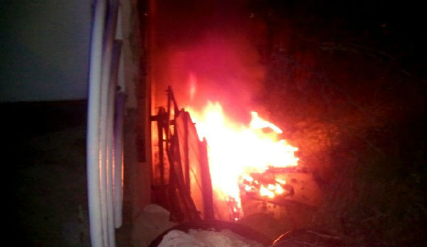 Požar garaže u Donjem Polju izazvan spaljivanjem biljnog otpada