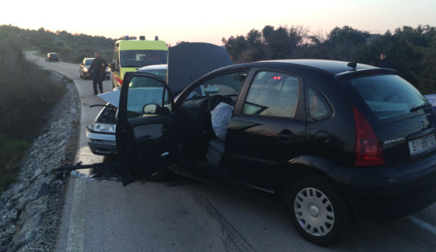 FOTO: Prometna nesreća na cesti prema Jadriji, dvije osobe zatražile liječničku pomoć