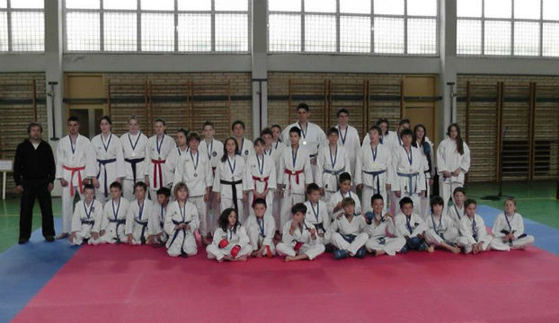 Mladi kninski ‘tigrovi’ osvojili sedam medalja na međunarodnom karate turniru u Pločama