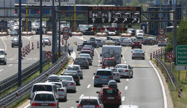 Seobe na Jadran: Nesreće uzrokuju zastoje, kolone na autoputu do osam kilometara