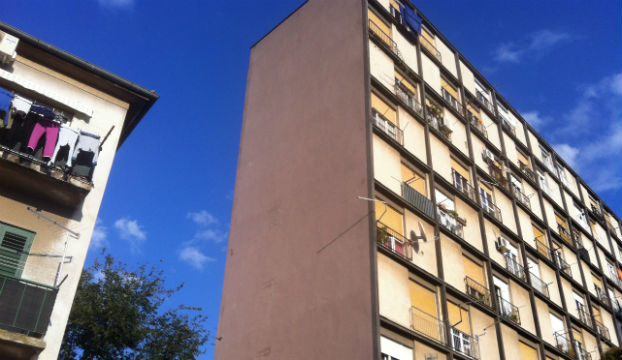 FOTO: Skinuta skela na ležećem neboderu, stanari nisu dozvolili dimnjak studentske menze