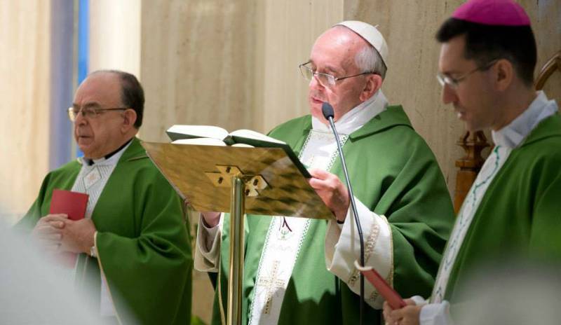 Papa pozdravio biskupa Ivasa i učenike i nastavnike Katoličke škole iz Šibenika