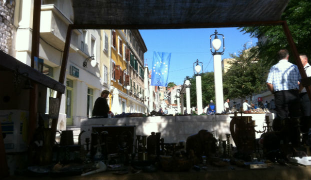 FOTO: Sajam rabljene robe na Starom pazaru odsad pod zastavom Europske Unije