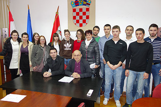 Stipendirano 16 drniških studenata za godinu 2014./2015.