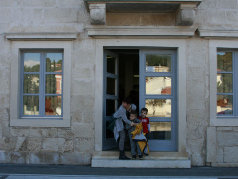 FOTO: Nakon 140 godina Tisno opet dobilo knjižnicu i čitaonicu