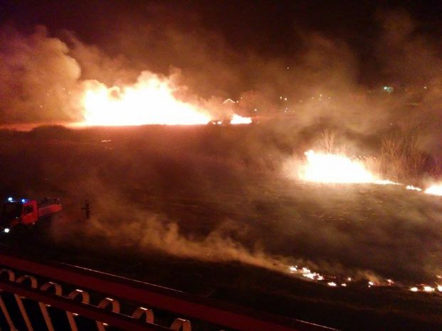 Danas popodne gorjelo u Šibeniku, sinoć se vatra približila kućama u Kninu