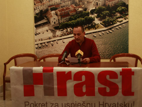 FOTO: HRAST Šibenik pozvao građane da glasuju za Kolindu Grabar Kitarović