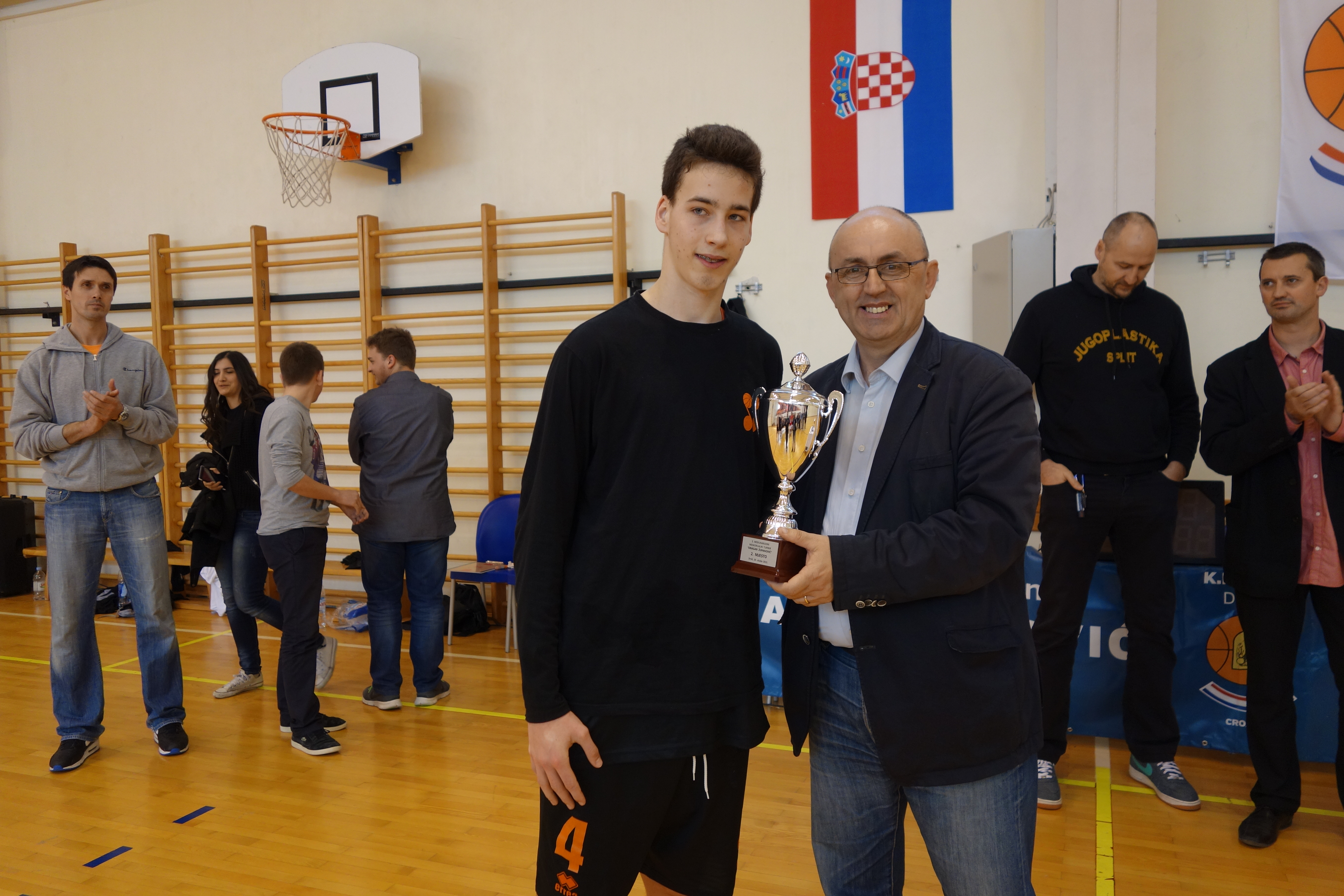 FOTO: Juniori Cedevite pobjednici drniškog memorijalnog turnira ‘Dragan Županović’