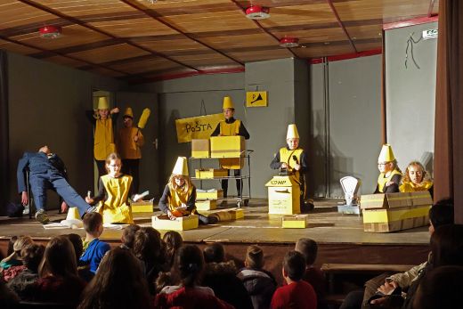 Kazališna družina Mali meštar iz Drniša obilježava 10 godina djelovanja