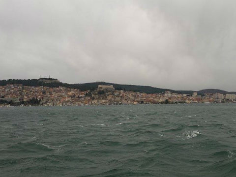 FOTO: Pogled s Martinske, bura zaustavila brodski promet do Kaprija i Žirja