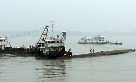 HOROR U KINI: Potonuo brod s 458 putnika, među 7 spašenih i kapetan
