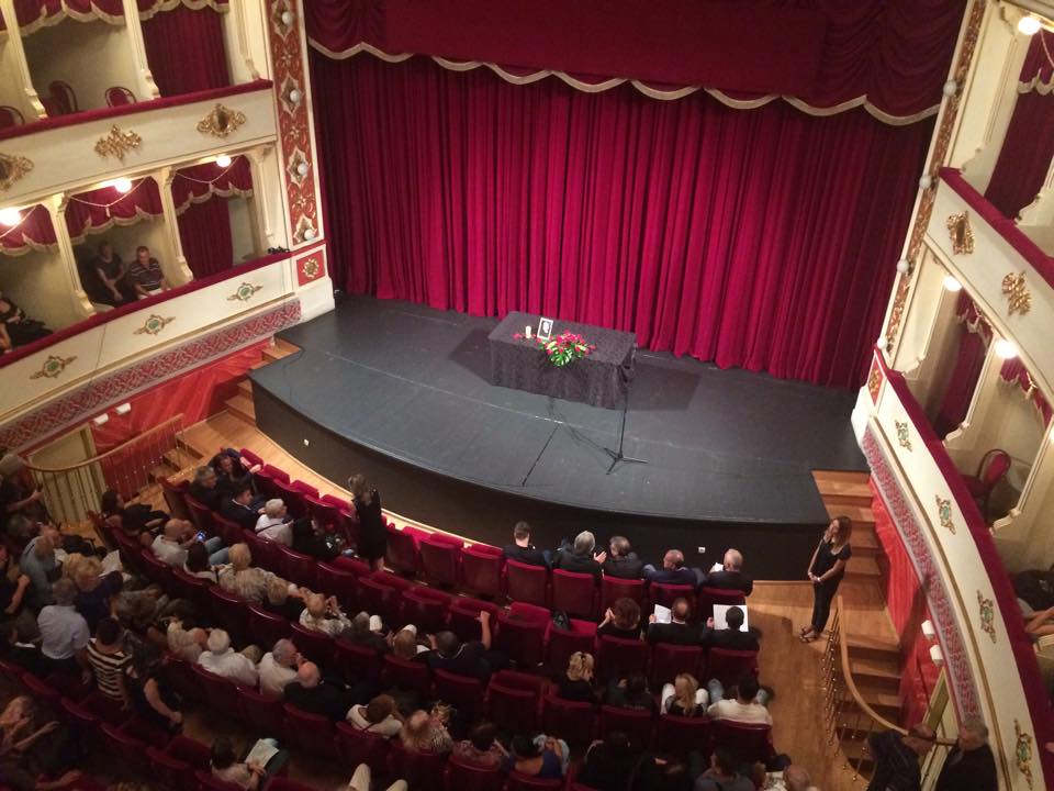 FOTO: U kazalištu počela komemoracija za Arsena Dedića