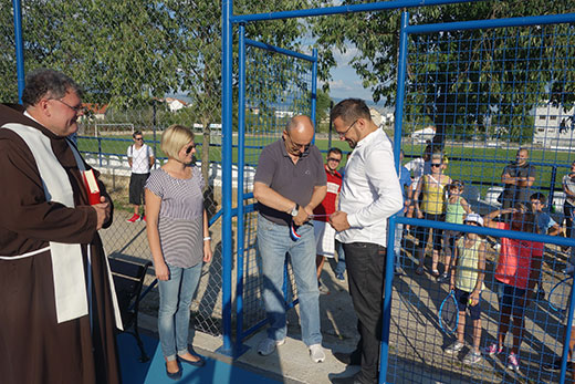 FOTO: Otvoreno tenisko igralište na Podvornici, uskoro započinje škola tenisa!