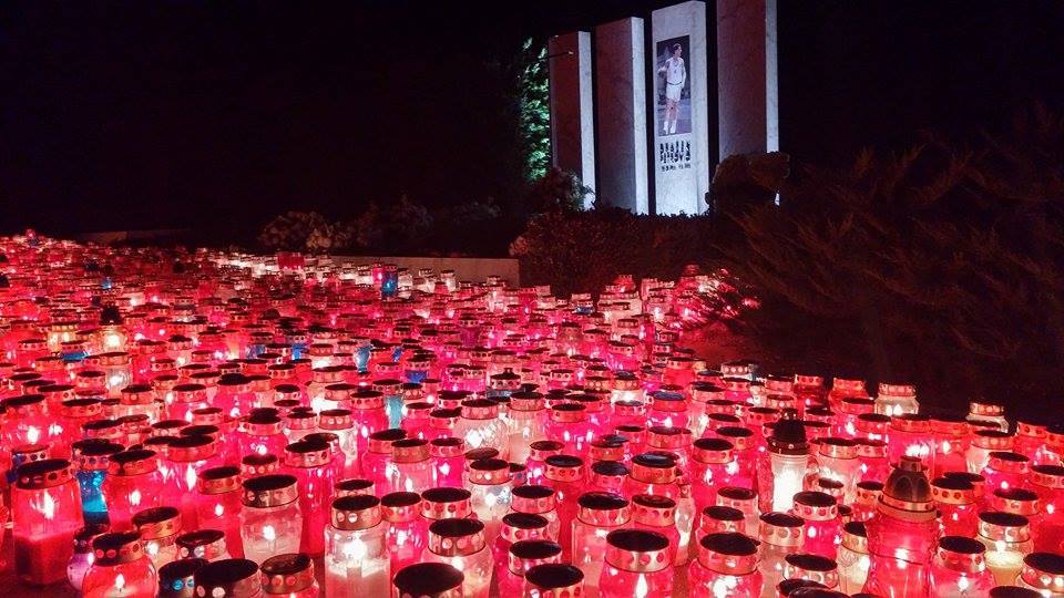 Draženov grob osvijetlilo stotine lampiona