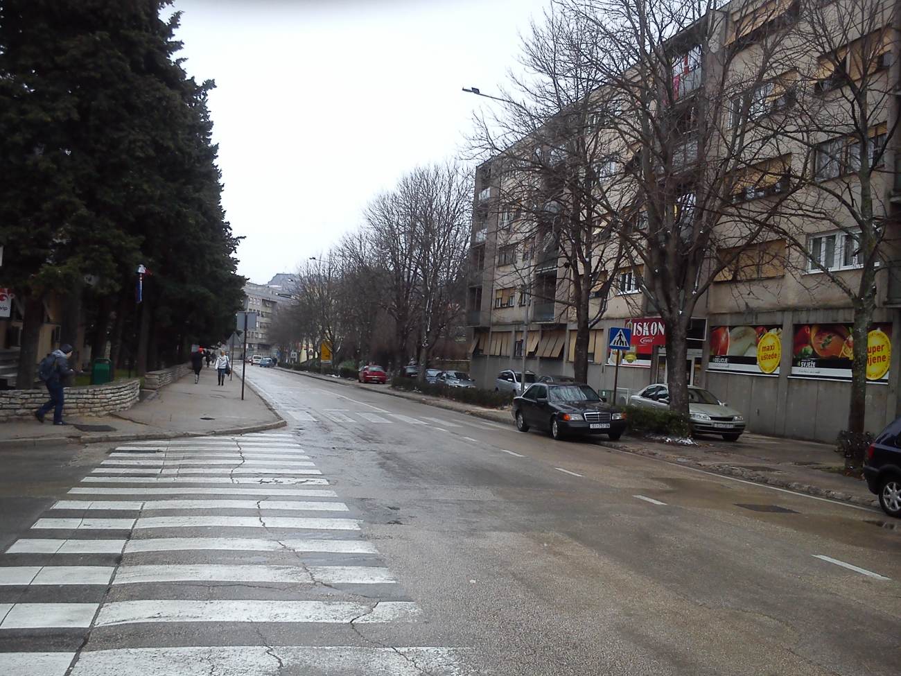 APEL IZ GRADSKE UPRAVE: Kninjani, prestanite se parkirati na nogostup u Tomislavovoj ulici