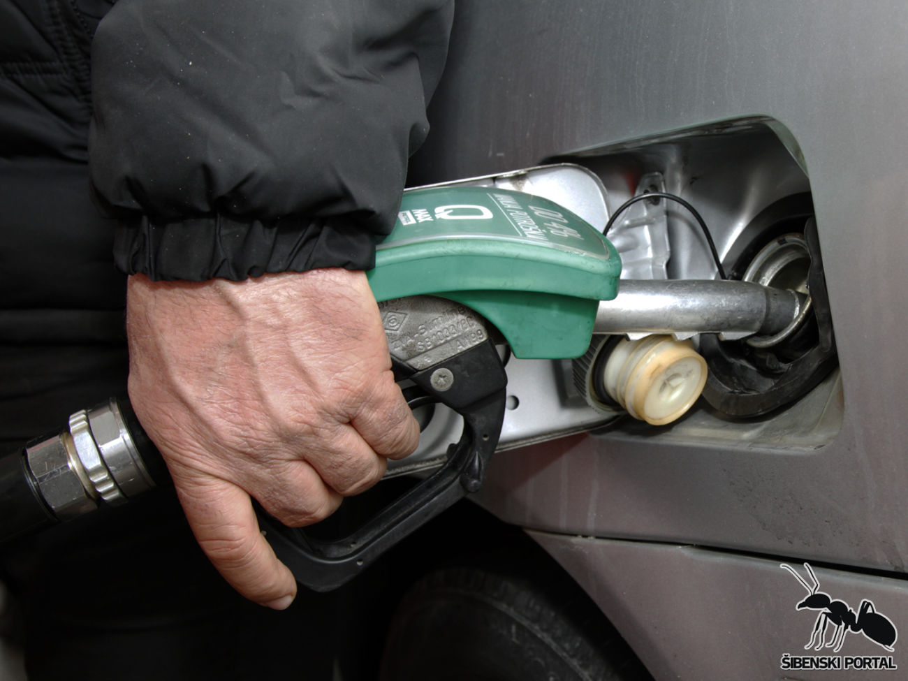 Iz teretnjaka u Vodicama nestala kartica za gorivo, a za njom više od 10 tisuća kuna ‘ispeglanih’ na pumpama…