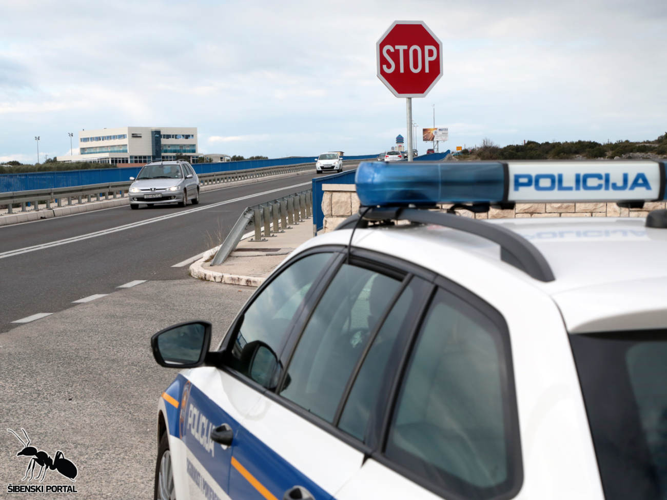 Vozač (53) u nedjelju prijepodne u Zatonu pio, a poslijepodne se trijeznio u policiji