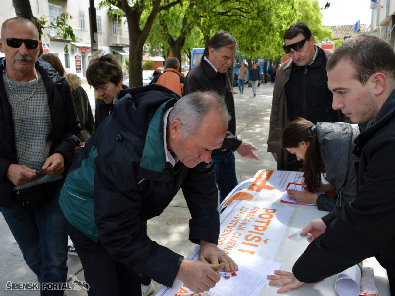 Mladi SDP-a prikupljaju potpise protiv poskupljenja dopunskog, građani: Ma nisu normalni!
