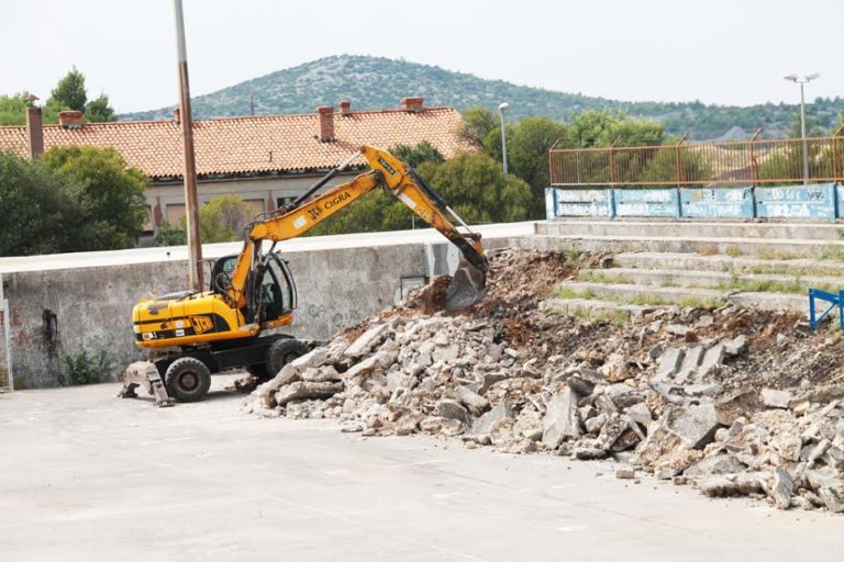 FOTO: Započeli radovi na uređenju vanjskih sportskih terena ‘Ljubica’ u Crnici