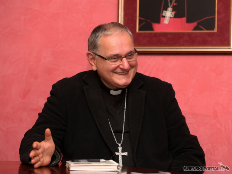 Božićna čestitka biskupa Tomislava Rogića: ‘Ne smijemo se obeshrabriti’