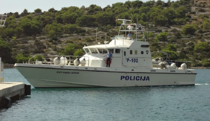 Ronioci, helikopter i 13 brodova i dalje tragaju za troje nestalih u pomorskoj nesreći u Dubrovniku