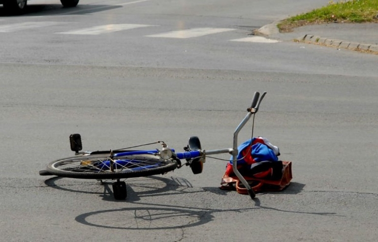 Biciklist bez svijesti prevezen u bolnicu nakon sudara u Pirovcu