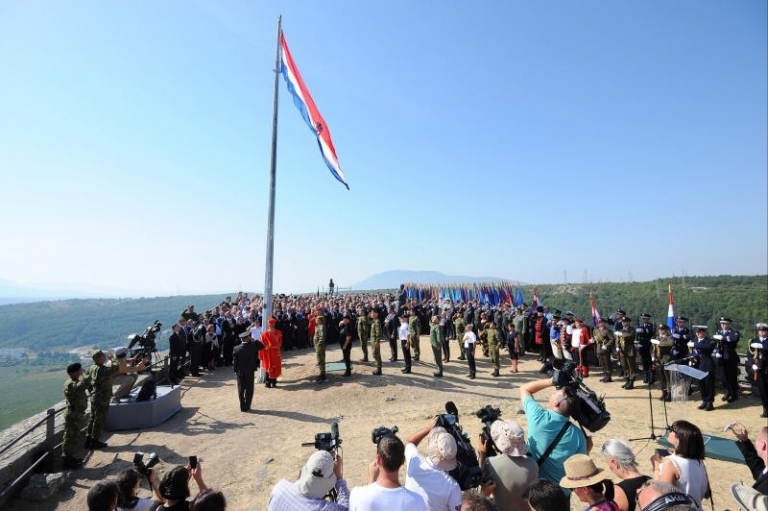 Svečano podignuta hrvatska zastava na Kninskoj tvrđavi: ‘ Hrvatski narod nije želio rat i ne veseli se ničijem stradanju’