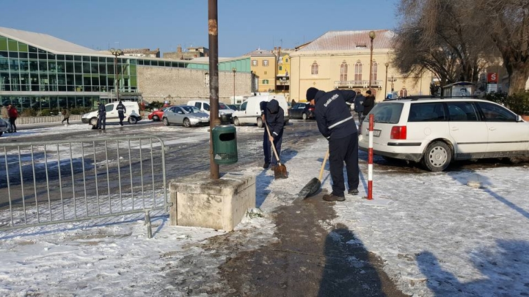 Radnici od jutra čiste snijeg, pogledajte gdje se danas možete besplatno parkirati