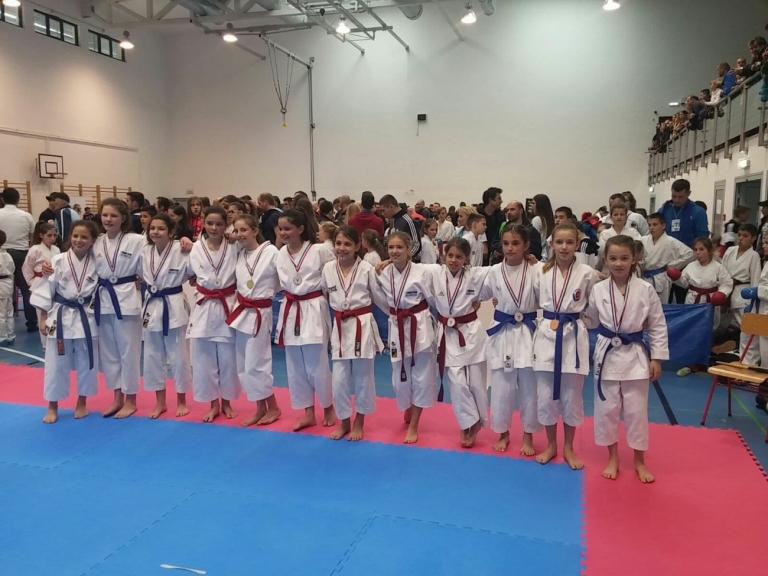 FOTO Ekipa iz Karate kluba Šibenik ugodno iznenadila na jakom međunarodnom turniru u Splitu