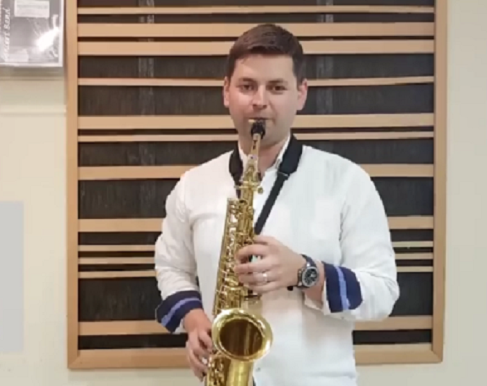 VIDEO Pirovački načelnik i potpredsjednik HNS-a na saksofonu ‘Odom radosti’ čestitao Dan Europe
