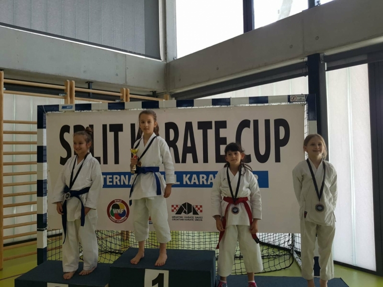 FOTO Mladi članovi Karate kluba Šibenik bili su odlični na splitskom kupu