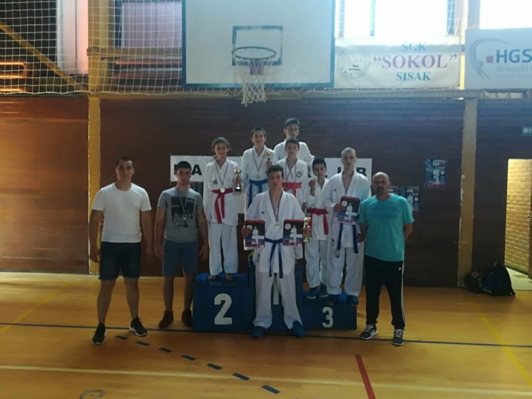 Tako to rade drniški karataši – u Sisku osvojili tri zlata i još šest medalja, a njihov klub bio je treći po uspješnosti