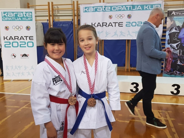 FOTO Ani Pentek srebro i bronca na ‘Opatija karate kupu’, Mirta Lemac i David Zoričić također uzeli medalje