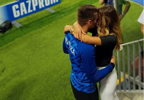 Romantika na stadionu: Biličanin Ćaleta-Car nakon utakmice pohrlio do djevojke