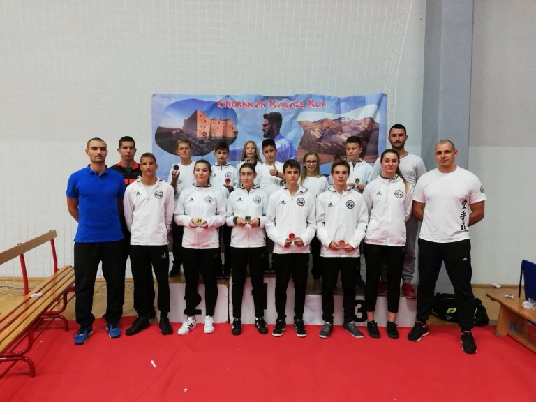 FOTO Novi uspjeh Karate kluba Šibenik 1066, njegovi članovi u Rijeci izborili pet finala i uzeli 15 medalja