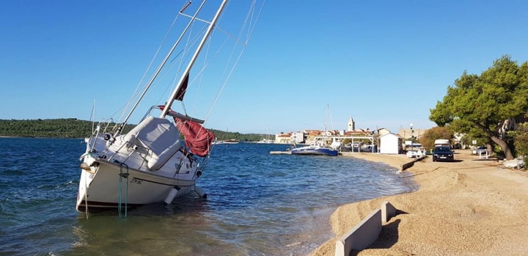 FOTO Jutro poslije: Potopljene brodice i odnešeni pontoni u Pirovcu