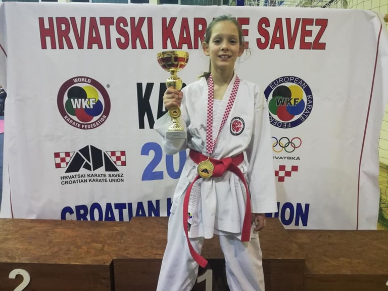 FOTO Mare Mileta prvakinja je Hrvatske u karateu!