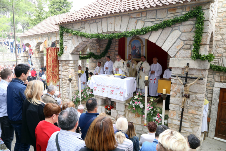 Program događanjaU Tisnom se obilježava 300 godina svetišta Gospe od Karavaja, ove godine pod posebnim mjerama
