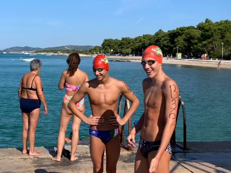 Plivao 121 natjecateljFOTO/VIDEO Jadrijski polumaraton: Karlo se prvi put natjecao u moru i odnio pobjedu