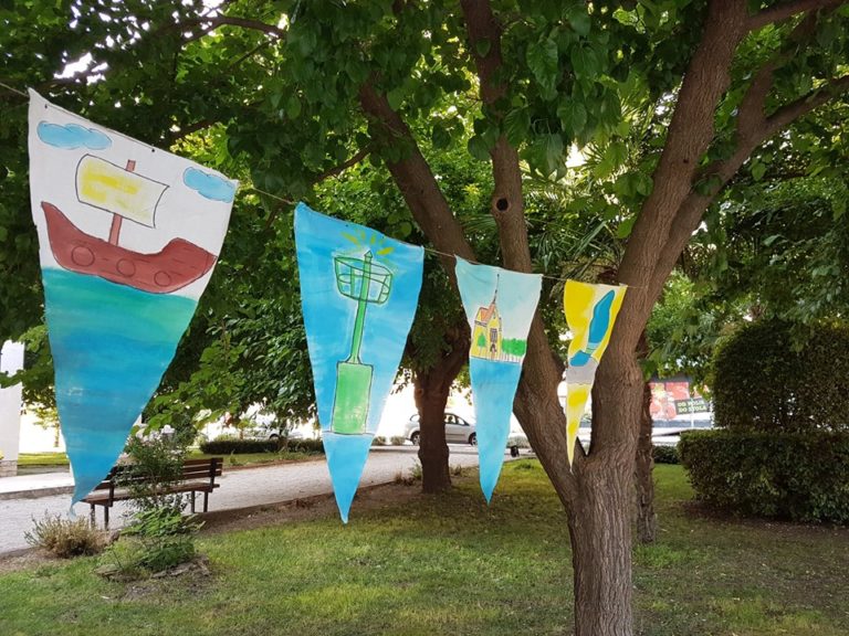 Obnovljena tradicijaZatonski mališani i ove godine crtaju zastavice, a cilj je ukrasiti cijeli park