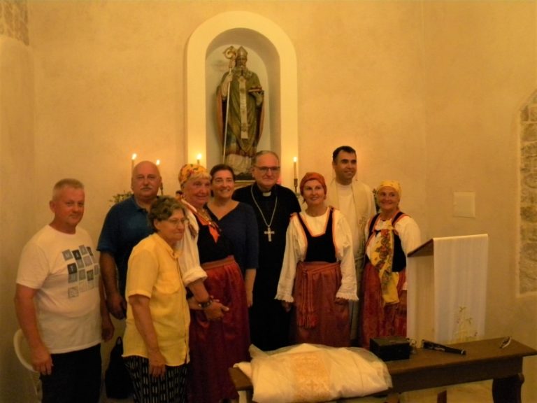 Misu predvodio biskup Tomislav RogićNa Žirju blagoslovljena obnovljena kapelica sv. Nikole