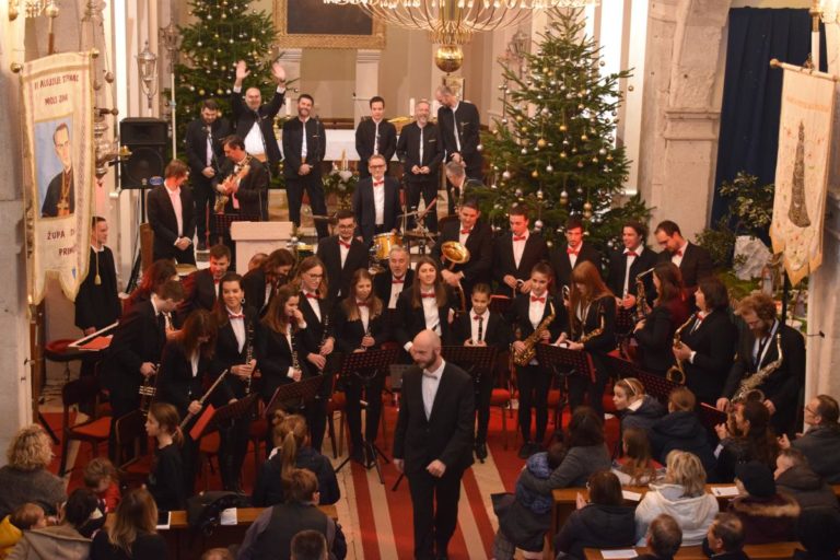 Obilježili 90 godina od osnutkaU crkvi svetog Jurja u Primoštenu održan božićni koncert Puhačkog orkestra Primošten i klape Kampanel