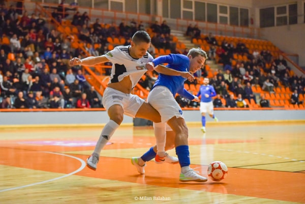 Zanimljiv je bio derbiFOTO Crnica i Futsal Dinamo remizirali na lijepo ispunjenom Baldekinu