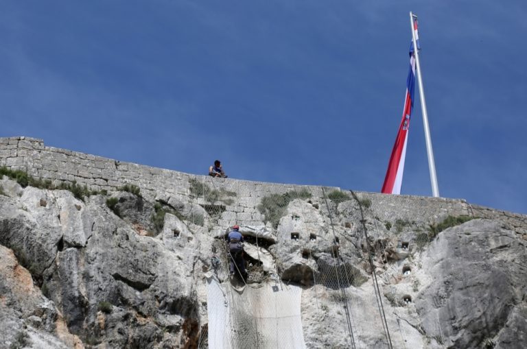 Sačuvana baština i osigurani posjetiteljiVIDEO Alpinistički poduhvat sanacije opasnih stijena na Kninskoj tvrđavi