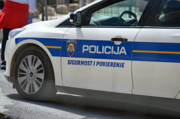 Niz krađa po županijiLopov u Jadrtovcu pokrao prometnu signalizaciju, a u Grebaštici 67-godišnjaku ‘nestale’ masline