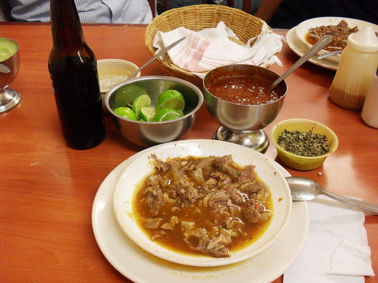Za lijene nedjeljeGust, ljepljiv i pun okusa: Recept za meksički gulaš koji obožava cijeli svijet