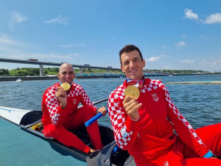 Trofejni hrvatski veslačiNeponovljiva braća Sinković osvojila olimpijsko zlato!